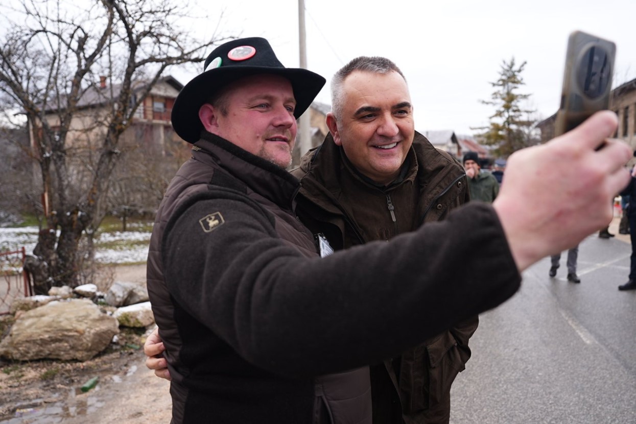 Minić na lovačkom druženju kod Šipova (FOTO)