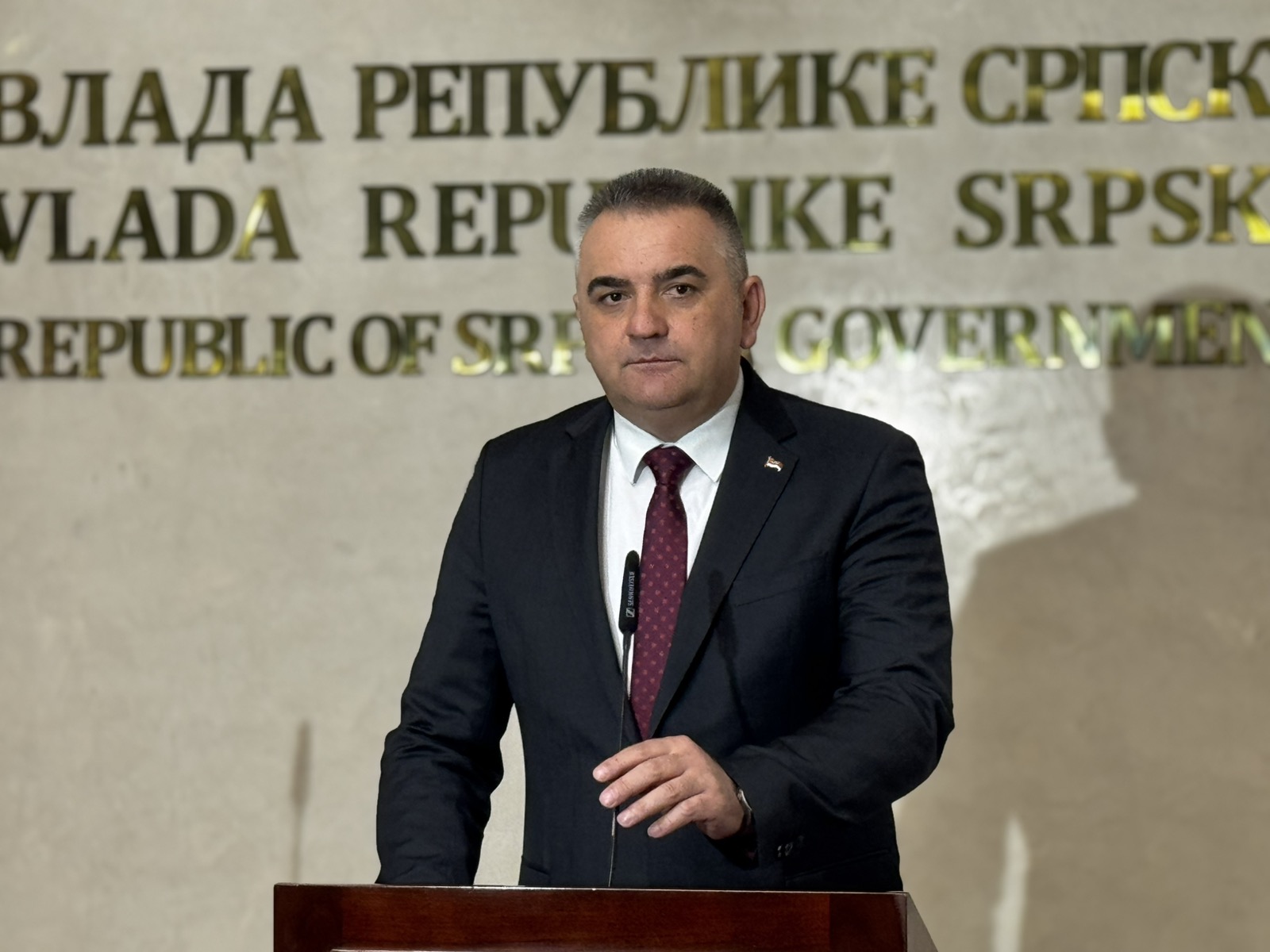 MINIĆ MOŽE I TRIPUT Podnio ostavku, biraće se nova Vlada