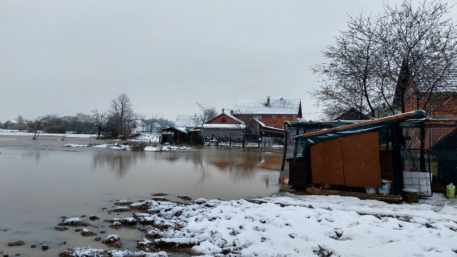 MEJŠTANI OČAJNI U Prijedoru veliki broj objekata pod vodom