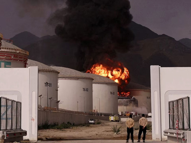 Iran gađao luku svog najvećeg saveznika! Haos i na aerodromu u Dubaiju