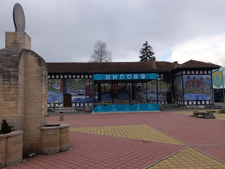 Mural patrijarha Pavla u Šipovu postao mjesto za fotografisanje