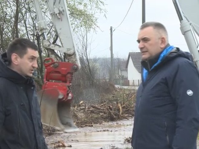 Minić obišao kanale za odbranu od poplava u naselju Ćendići u Pelagićevu – situacija pod kontrolom (FOTO/VIDEO)