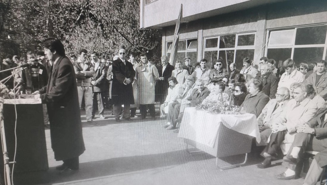 Kumovao Trgu Krajine: Da li je Stevandić politički dinosaurus ili čuvar političkog nasljeđa