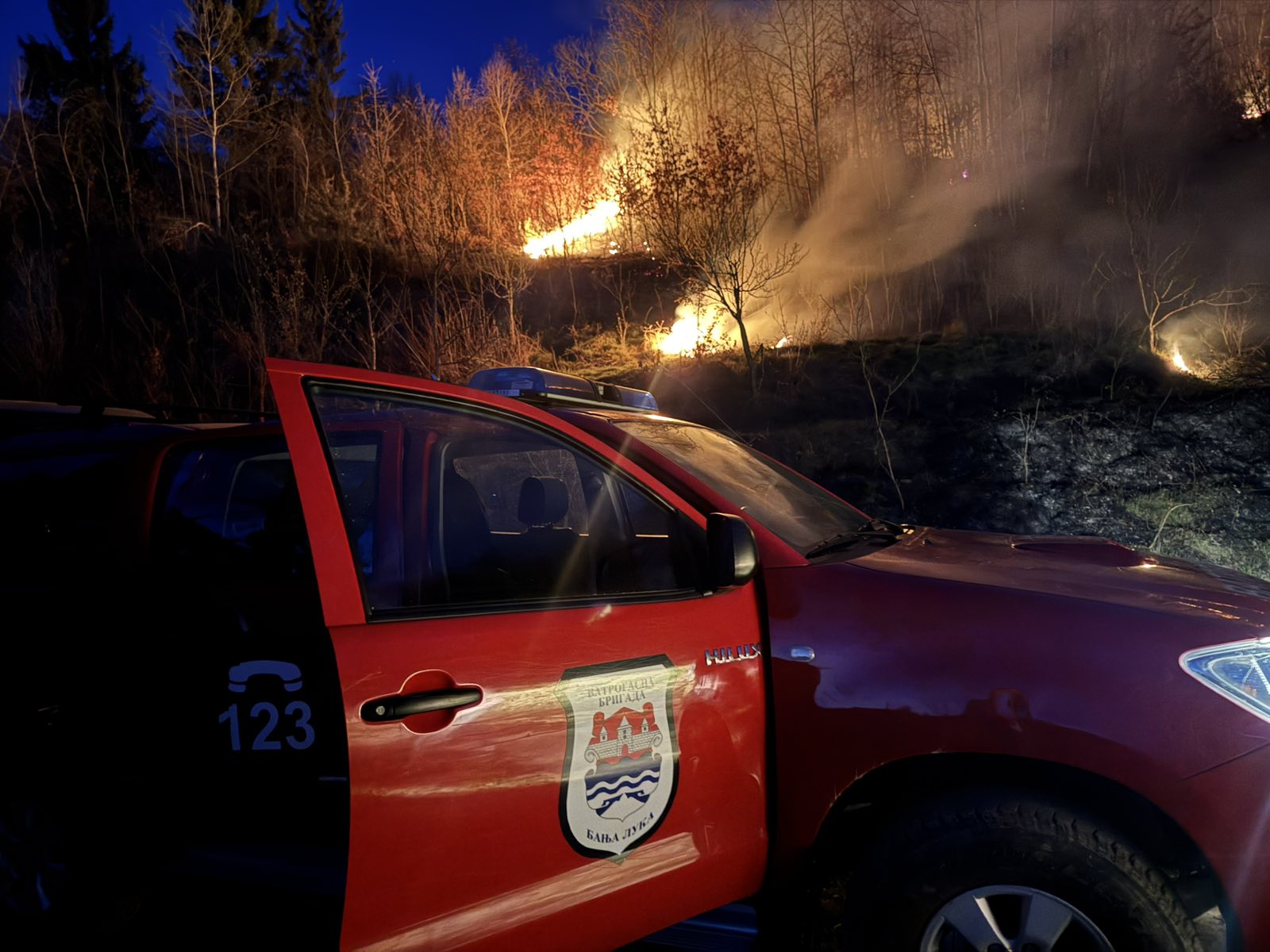 Požar u Potkozarju: Vatra zahvatila šumu, vatrogasci ponovo apeluju na građane