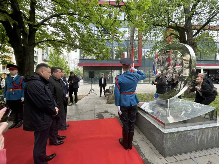 Položeni vijenci na Spomenik 12 beba