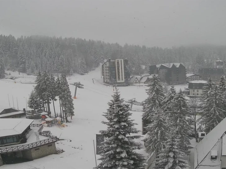 Snijeg ponovo zameo Jahorinu, kolaps na putu za Pale