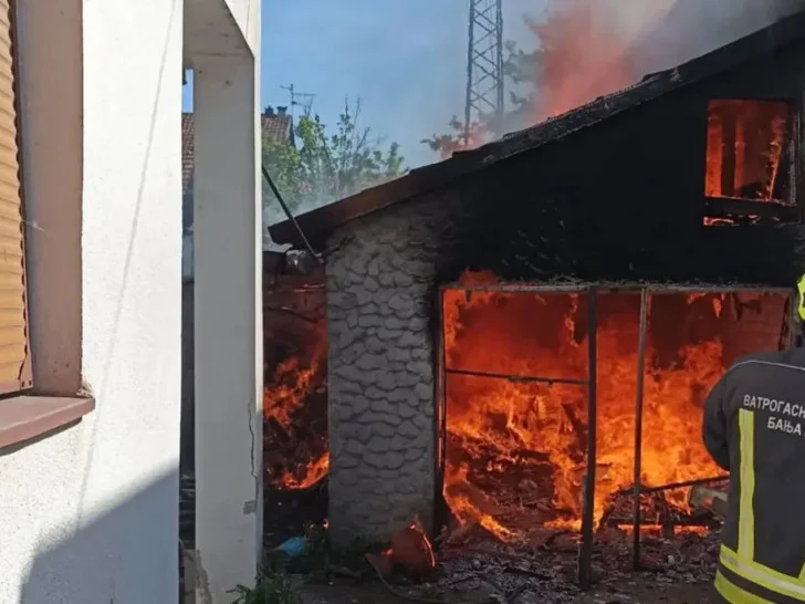 Vatra progutala dio kuće u Banjaluci