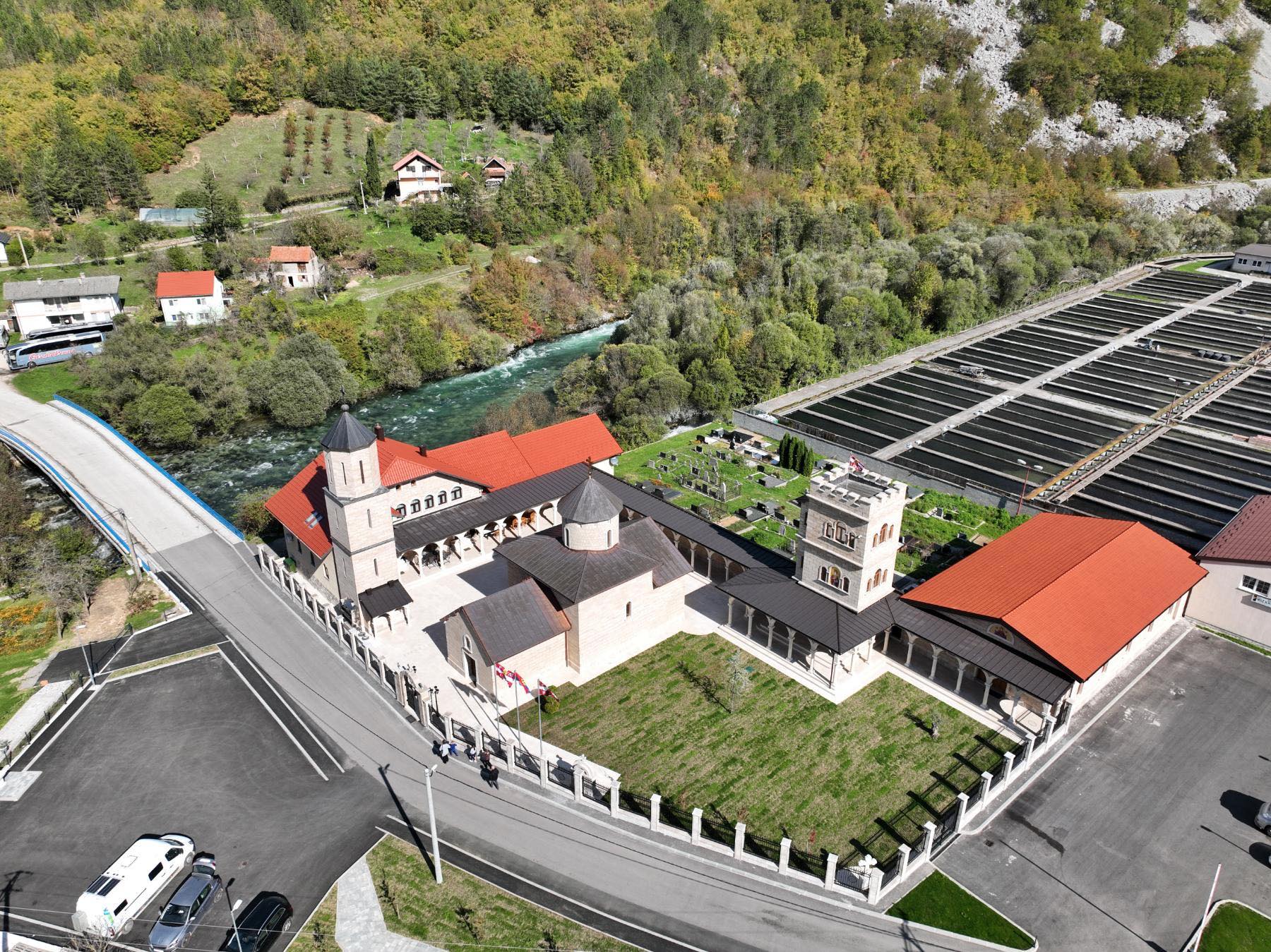 Eparhija bihaćko-petrovačka demantovala Vukanovića: Ne prodajemo ni kvadrat crkvene zemlje u Velikoj Kladuši!