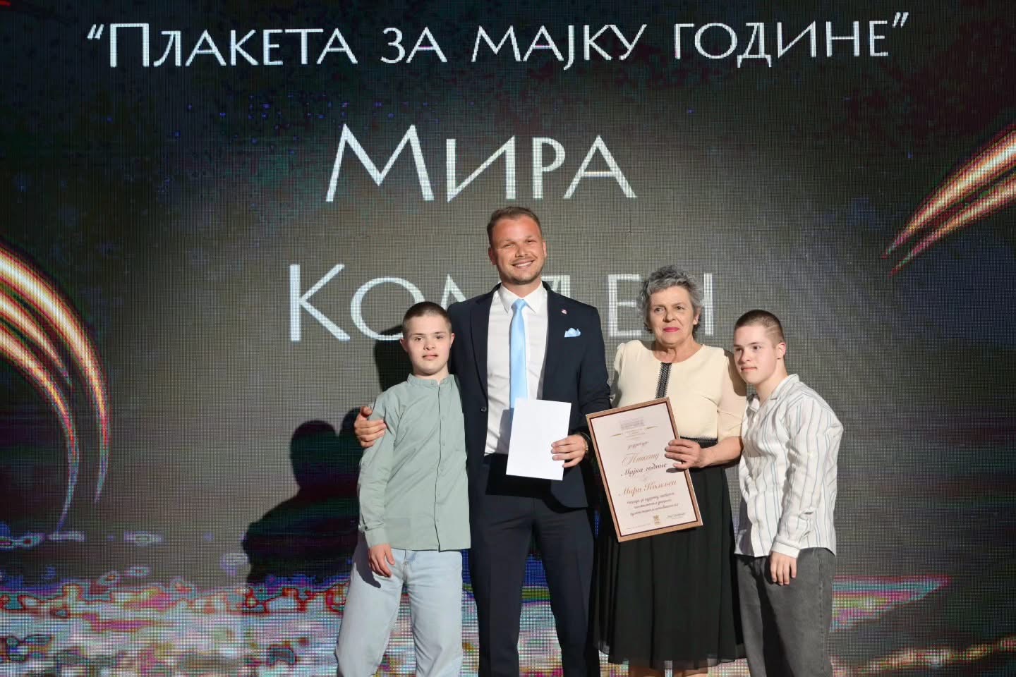 Usvojila blizance sa Daun sindromom! Mira Kecman proglašena za Majku godine