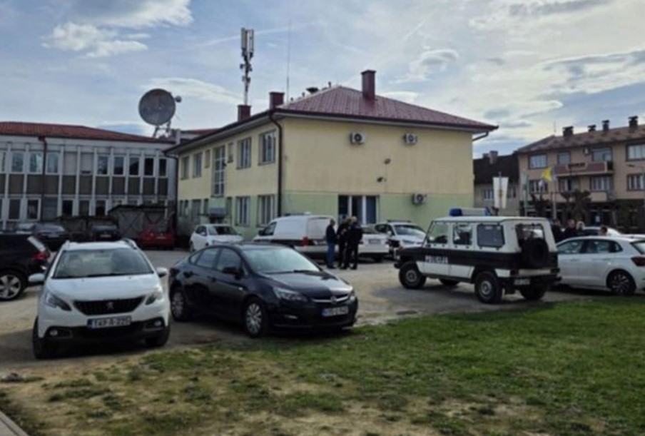 Određen pritvor majci osumnjičenoj da je bacila trudnu kćerku s balkona