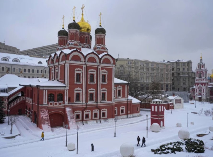 U Moskvu se vratila zima, snijeg napravio haos