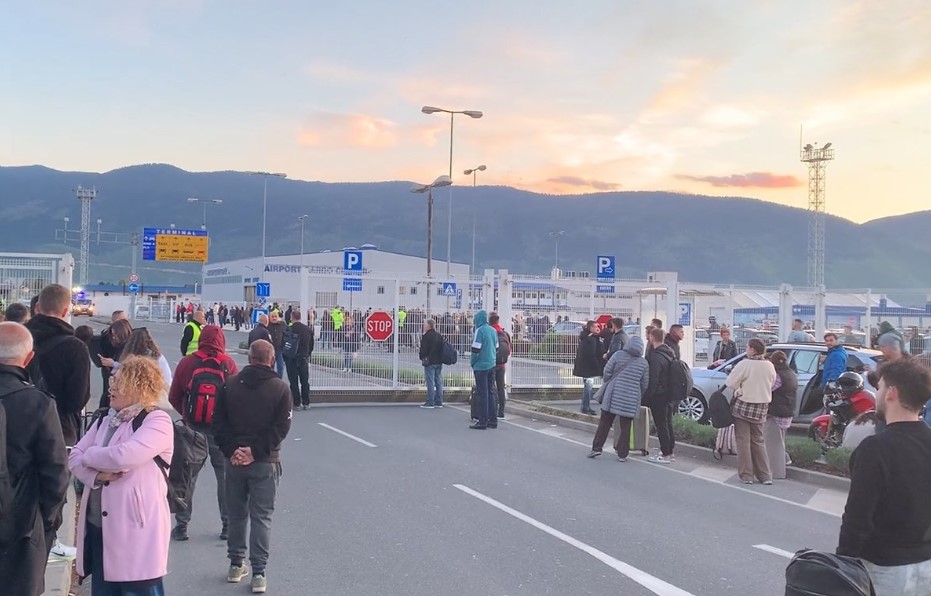 Dojava o bombi na Aerodromu Sarajevo, evakuacija putnika i osoblja