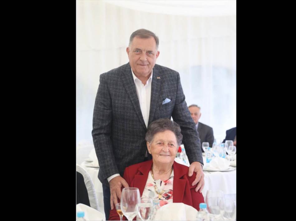 U nedjelju sahrana majke Milorada Dodika, stigli brojni izrazi saučešća