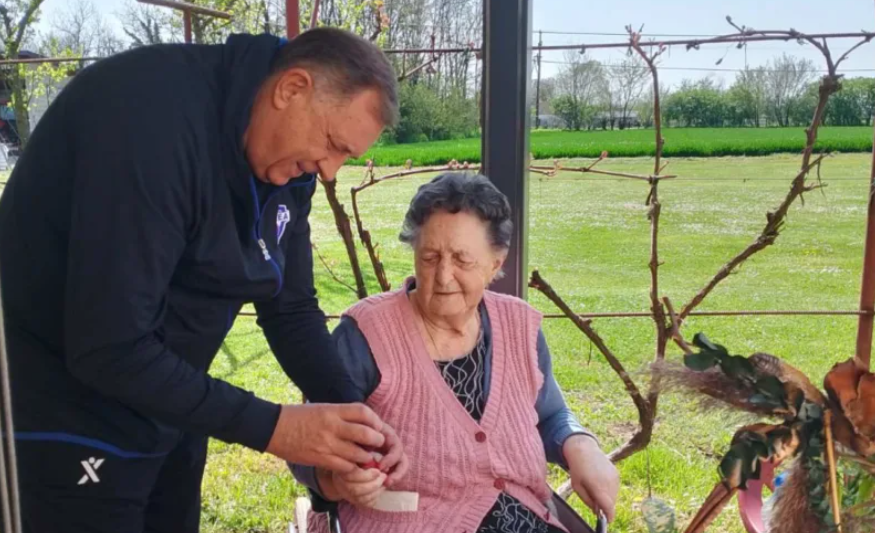 Preminula majka Milorada Dodika