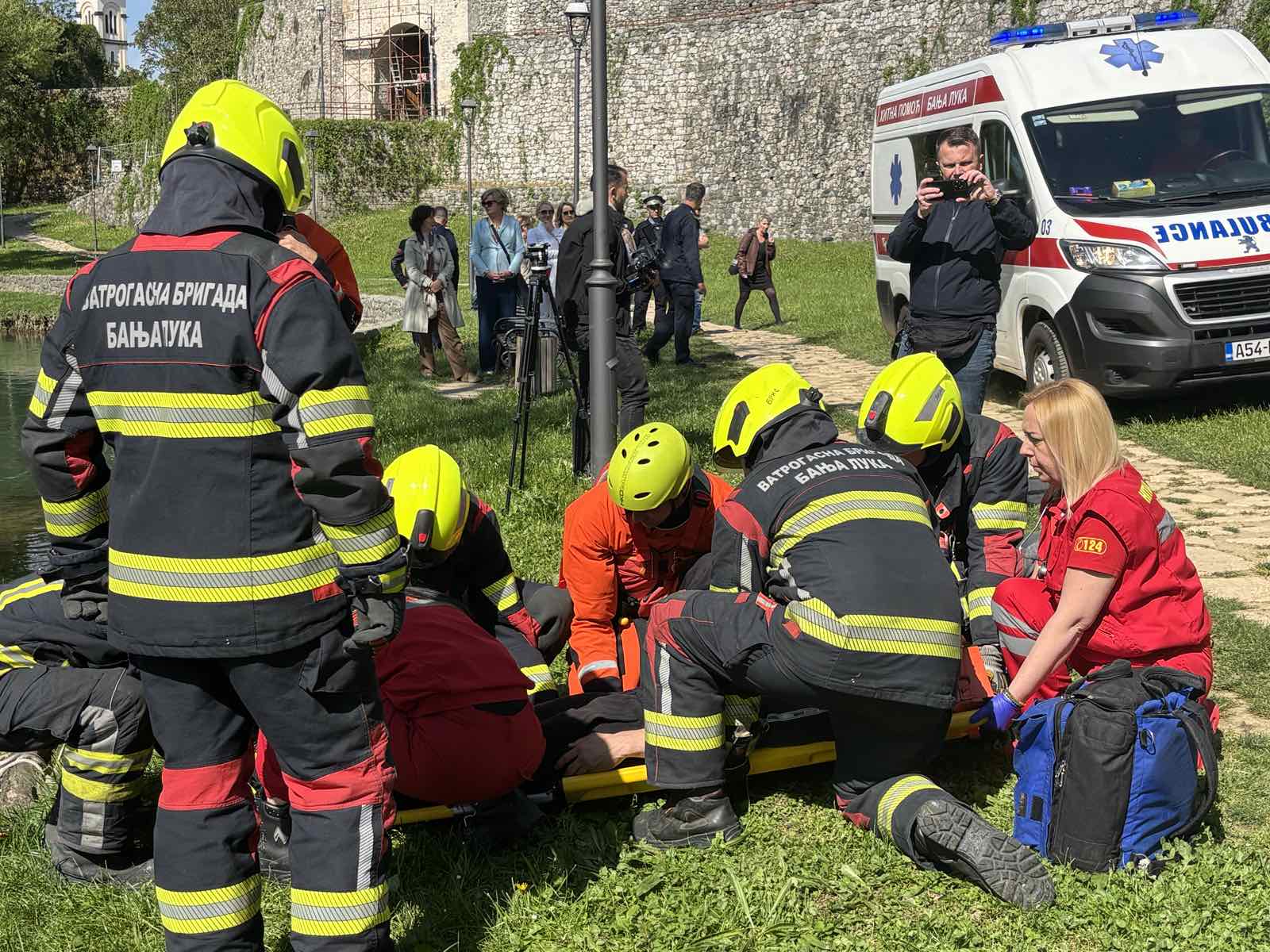 Uspješno izvedena pokazna vježba hitnih službi na obali Vrbasa (FOTO)