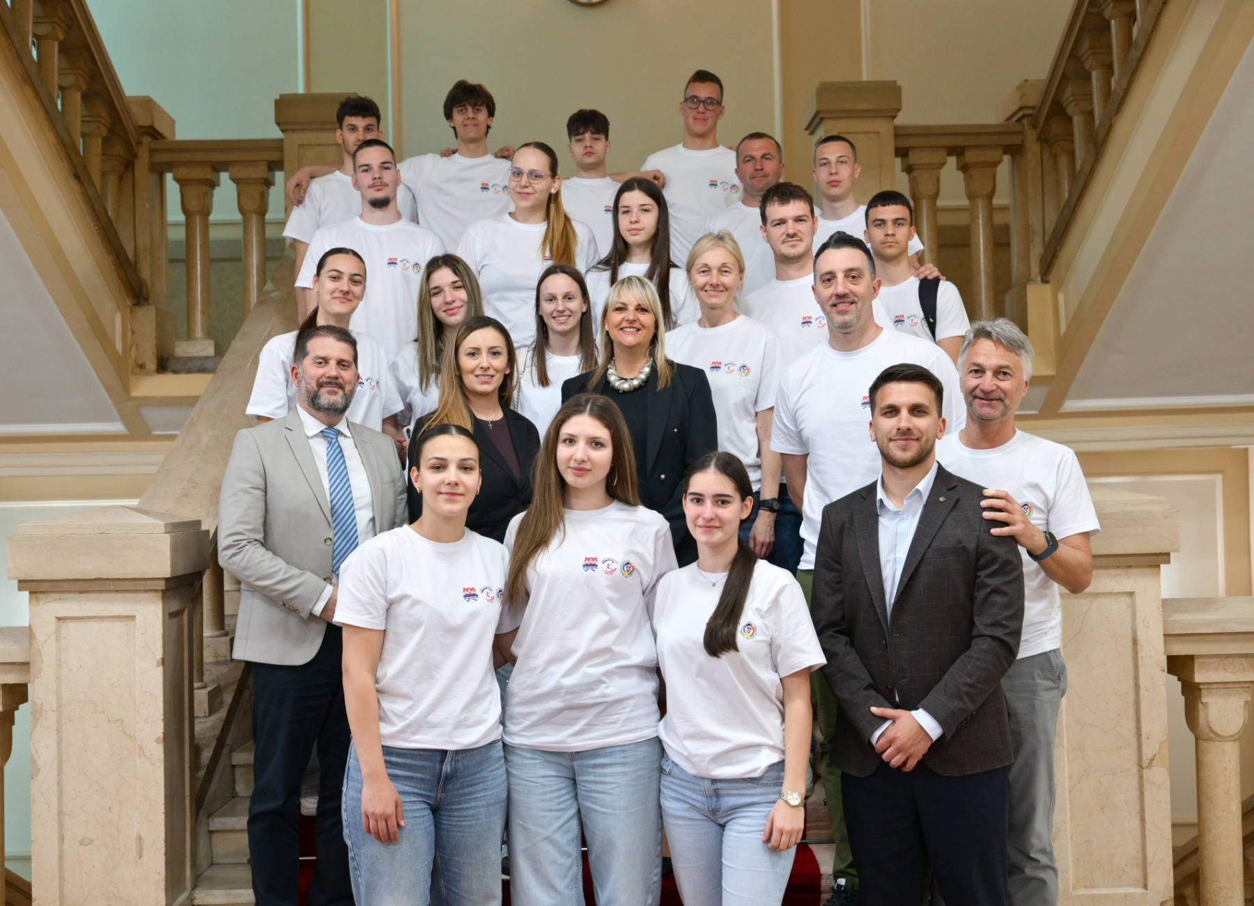 Upriličen prijem u Gradskoj upravi: Srednjoškolci Beograda i Banjaluke ukrstili snage u basketu (FOTO)