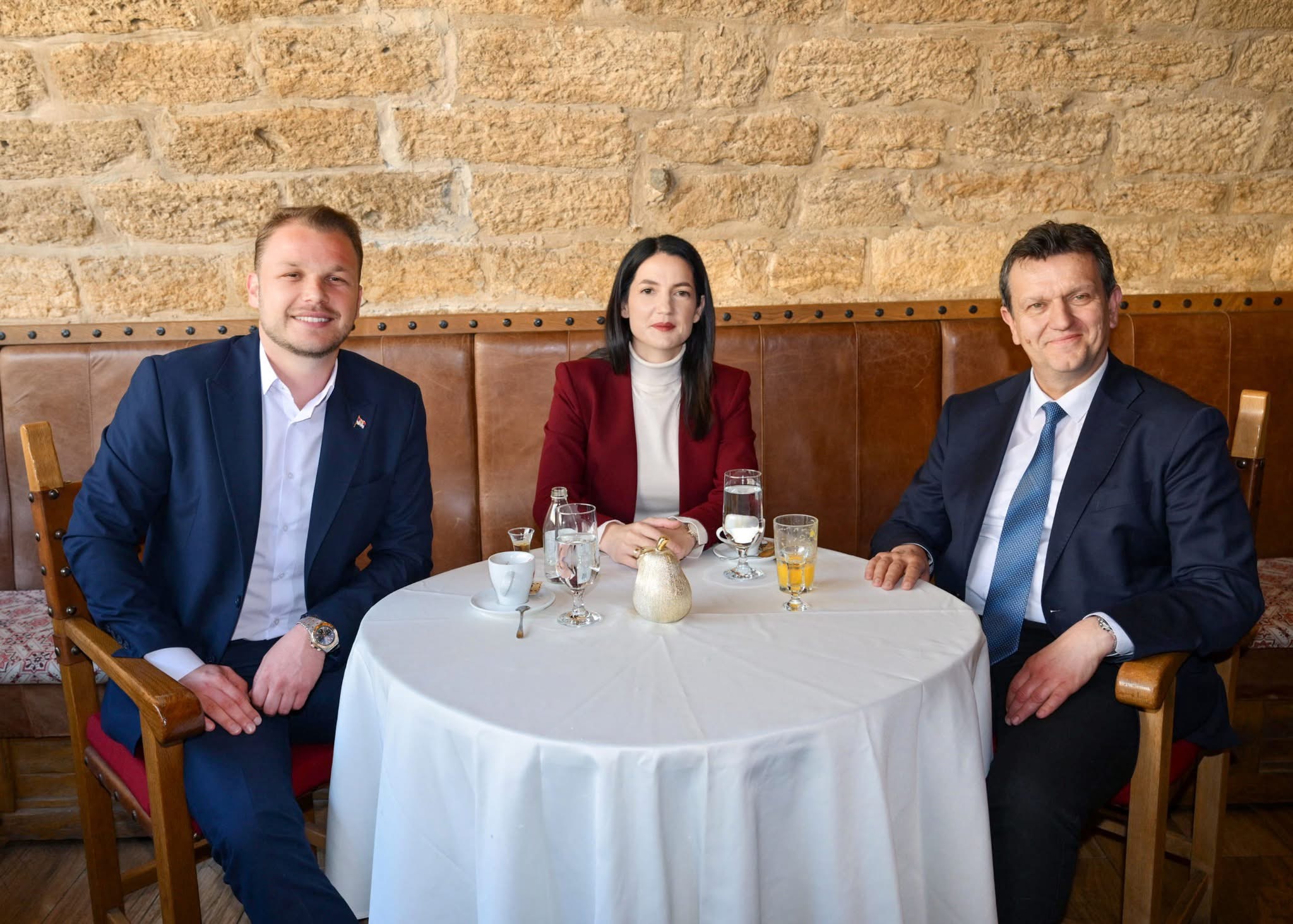 RAZGOVORI SE NASTAVLJAJU Opozicija formira Tim za izradu zajedničke programske platforme