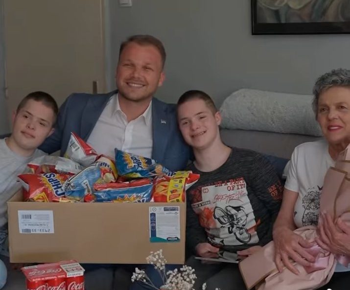 MAJKA VELIKOG SRCA Stanivuković posjetio Miru Komljen (VIDEO)