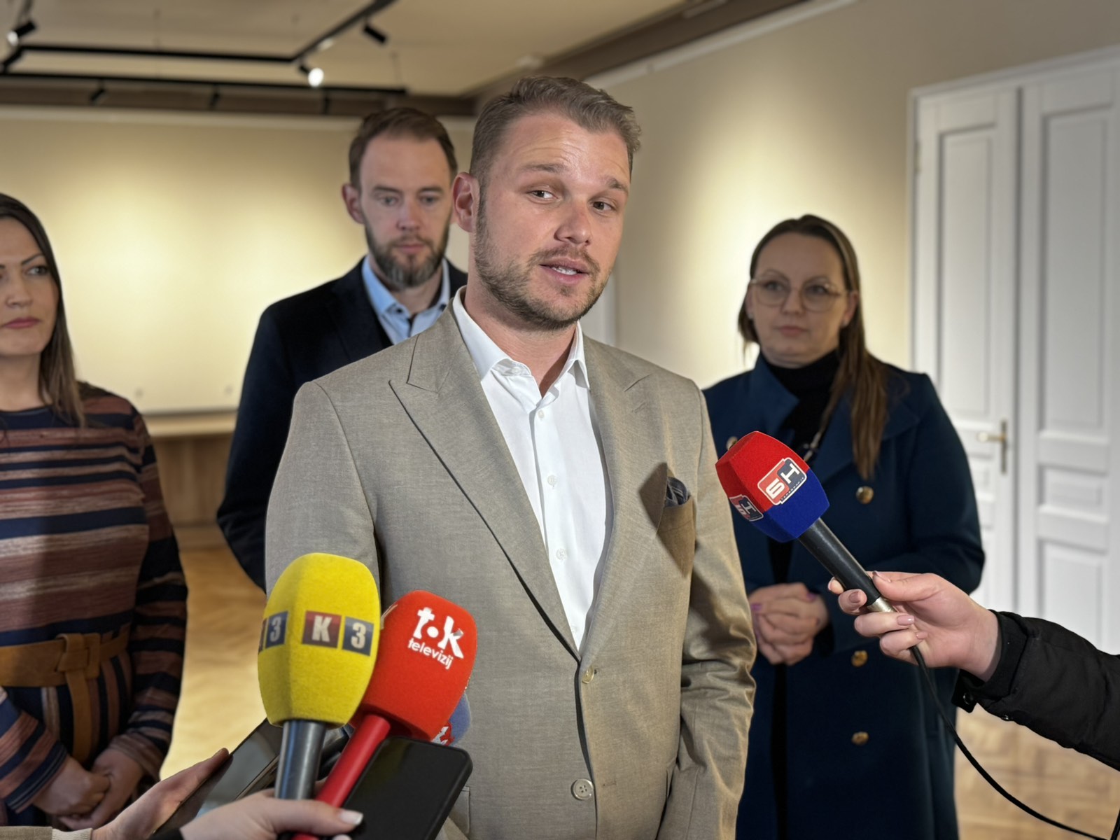 Stanivuković uručio besplatne građevinske dozvole za još 47 porodica