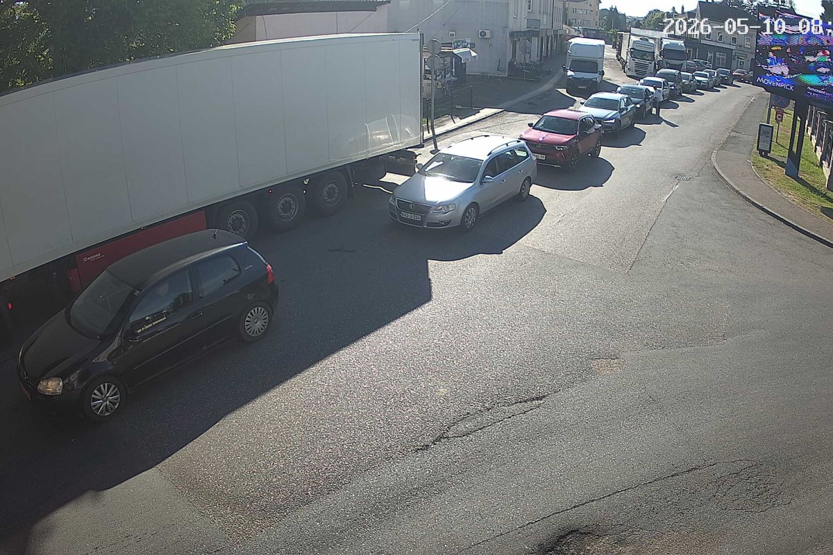 Velike gužve na izlazu iz BiH u Gradišci: “Spojile se granice” (VIDEO)