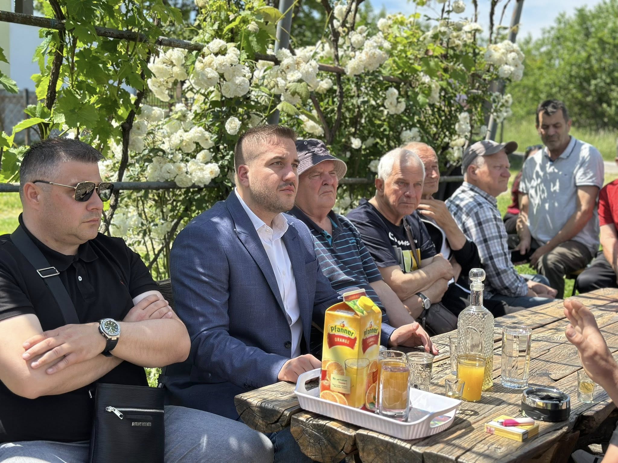 Drinić sa mještanima Drakulićke ulice (FOTO)