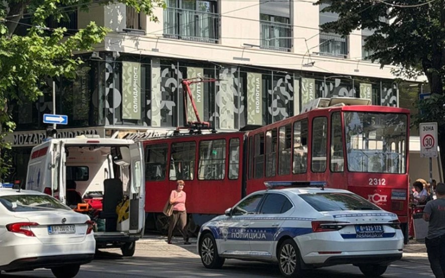 Tramvaj izletio iz šina i udario u izlog, više povrijeđenih