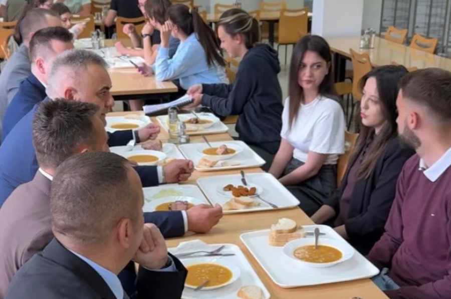 Minić posjetio studente u Foči