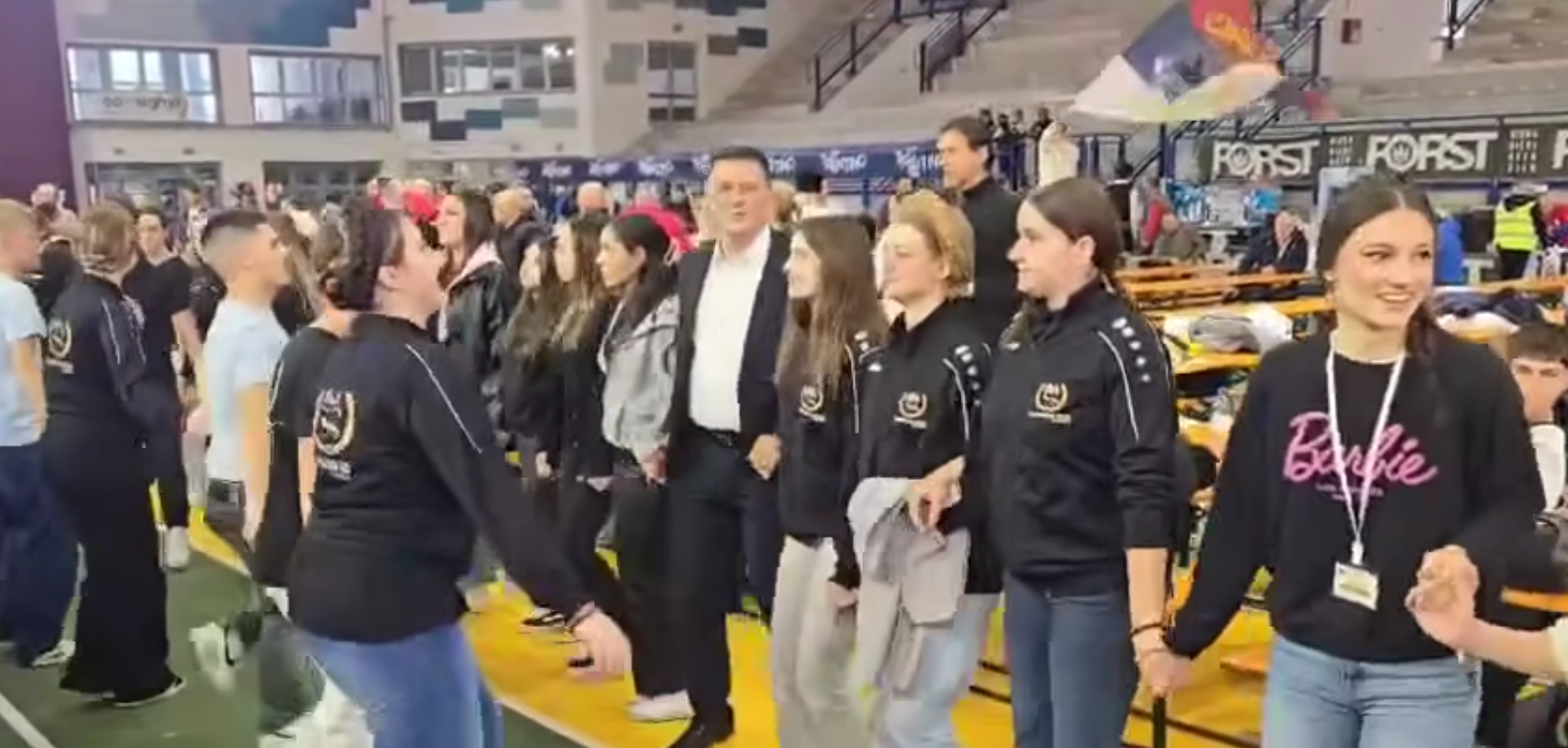 Ori se srpska pjesma u Italiji: Đajić u kolu sa dijasporom iz cijele Evrope (VIDEO)