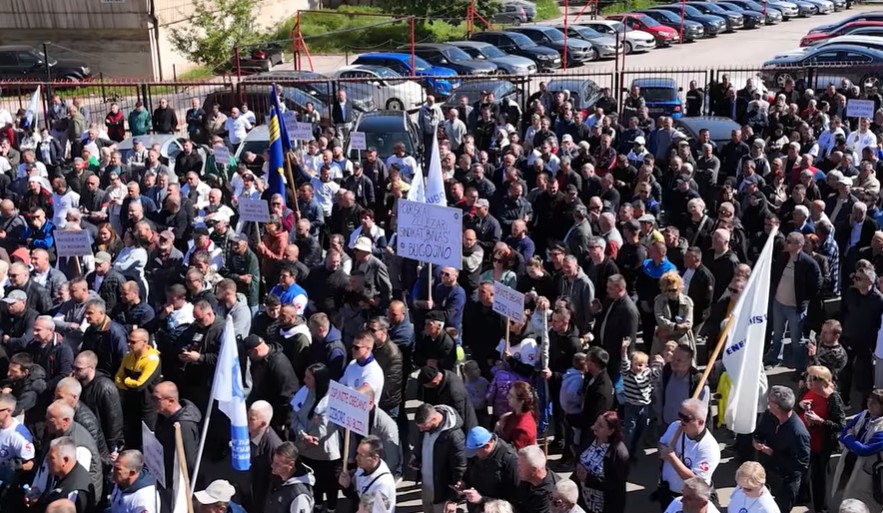 ODRŽAN PROTEST Radnici ispred Željezare u Zenici poručili da ne žele da im Pavlović ugasi firmu (VIDEO)
