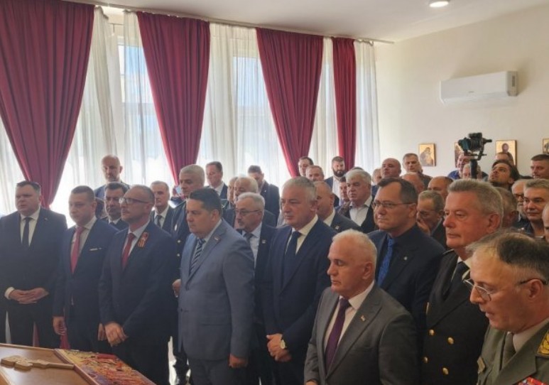 Položeni vijenci i cvijeće povdom obilježavanja Dana vojske RS