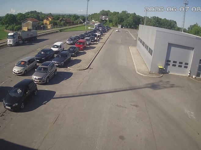 Višečasovna čekanja na graničnim prelazima prema Hrvatskoj