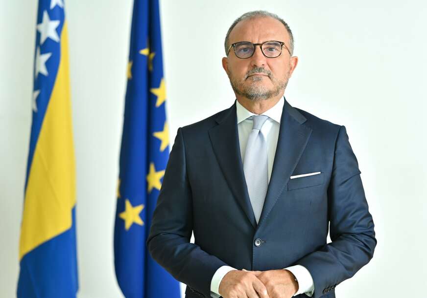 UOČI SJEDNICE PIK-a: Predloženo spajanje OHR-a i Delegacije EU?