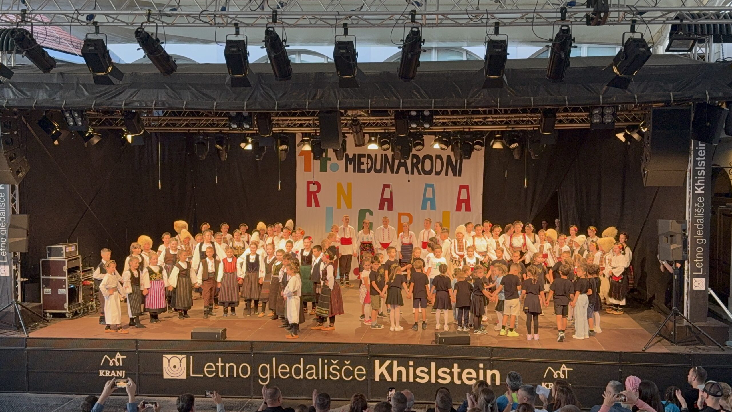 Razigrani i raspjevani mališani čuvaju tradiciju i identitet na festivalu „Ringaraja“