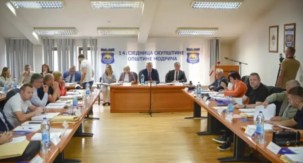 Prekinuta sjednica SO Modriča: Radulović ostao bez većine, nema podršku PDP-a