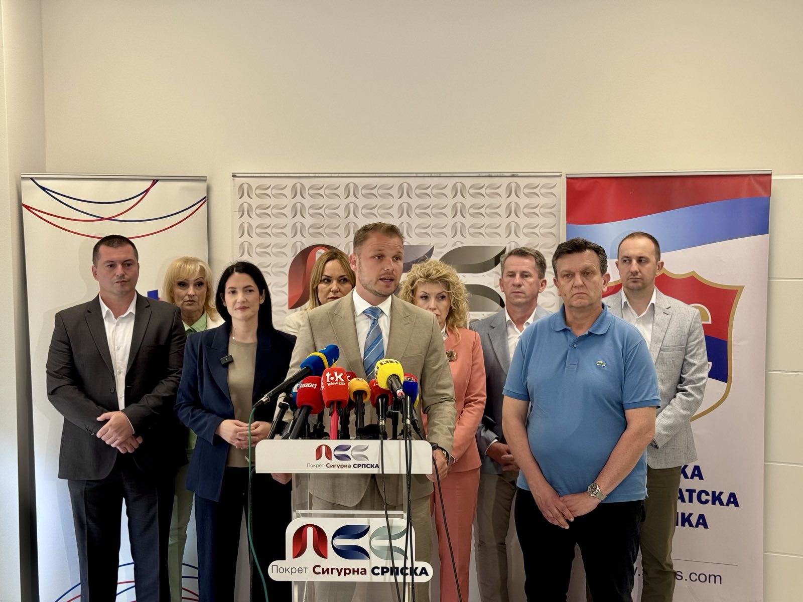 Opozicija postavlja brojčanik zaduženja: Građani će moći pratiti rast duga u realnom vremenu (FOTO, VIDEO)
