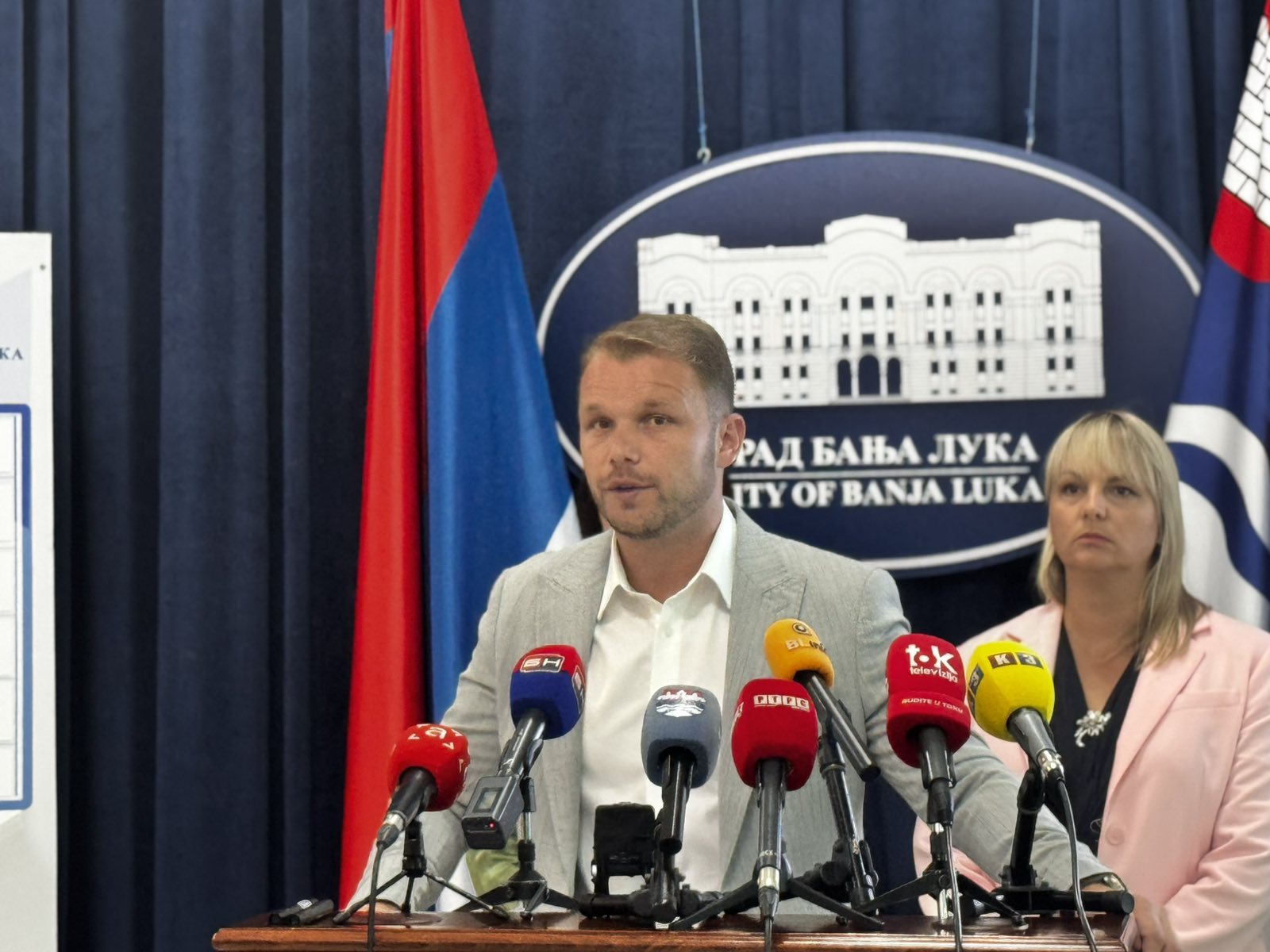 Stanivuković pozvao nadležne da hitno pronađu odgovorne za paljenje zastave Republike Srpske