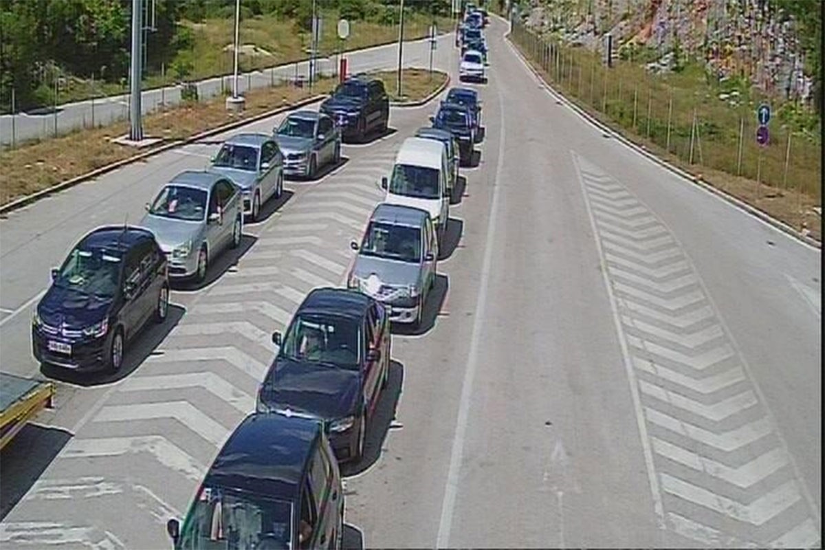 Duga čekanja na izlazu iz BiH na 8 graničnih prelaza