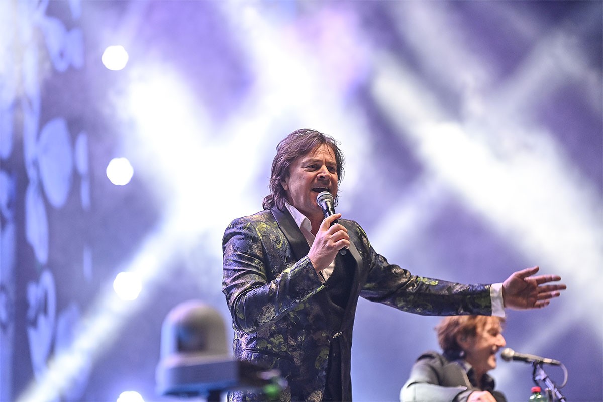 Otkazan koncert Alena Islamovića u Zavidovićima jer je 11. jula pjevao u Srbiji