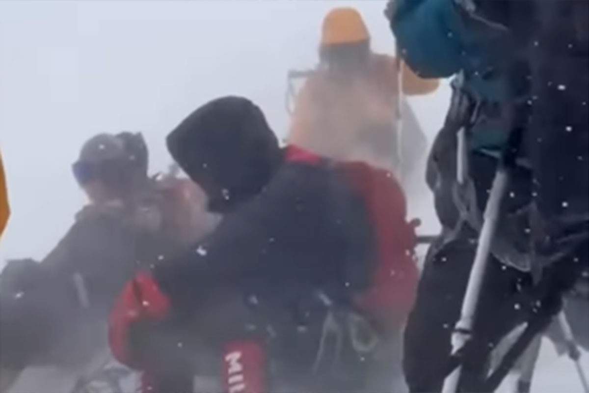 Obustavljena akcija izvlačenja tijela troje planinara s Elbrusa zbog snažne mećave