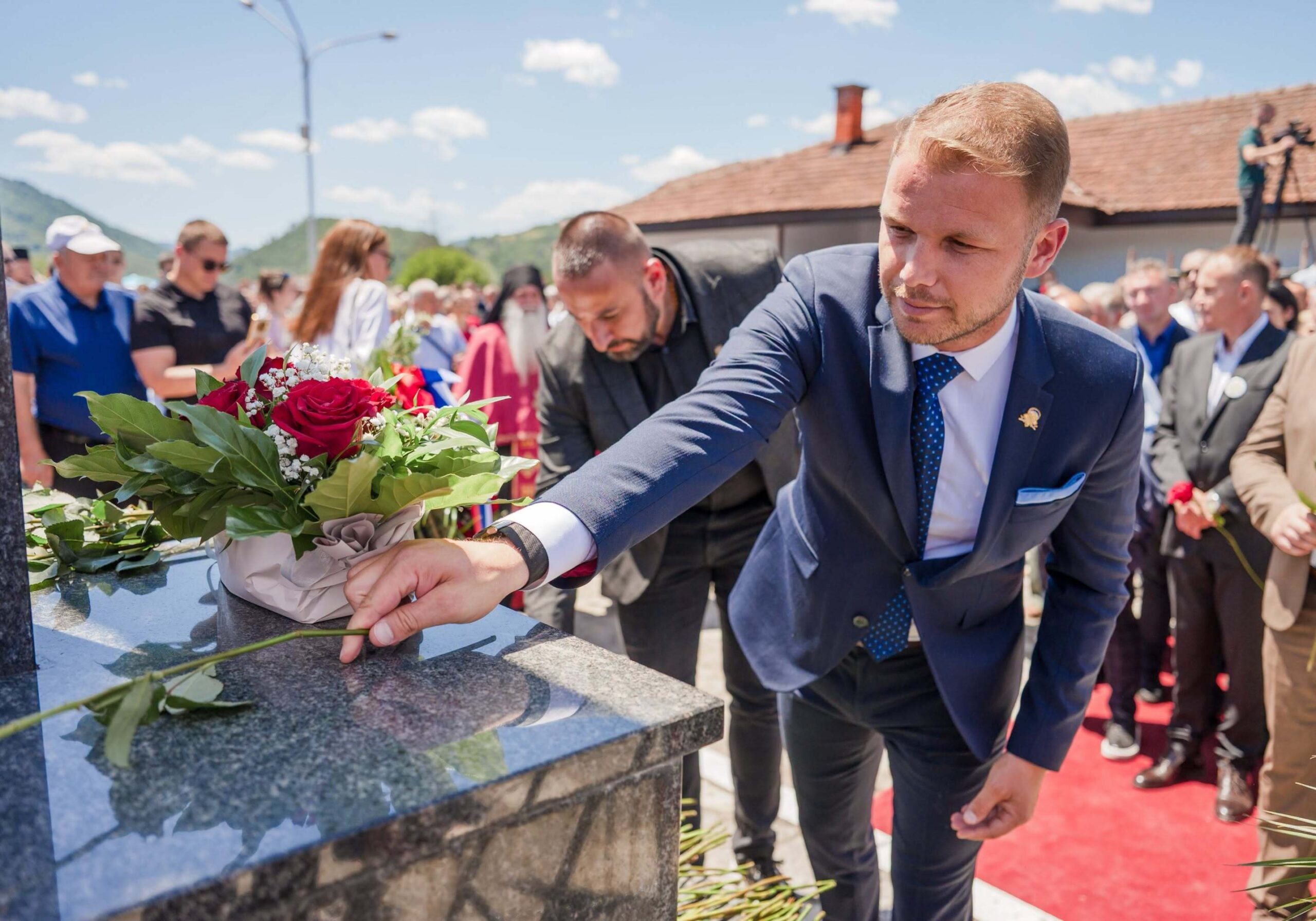 Stanivuković u Bratuncu: Iako cijeli svijet ćuti o stradanjima Srba, mi na to nemamo pravo