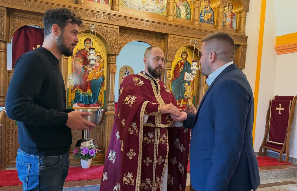 „Bez vjere nema identiteta, ni slobode“ Drinić prisustvovao narodnom okupljanju kod Hrama u Zelencima (FOTO)