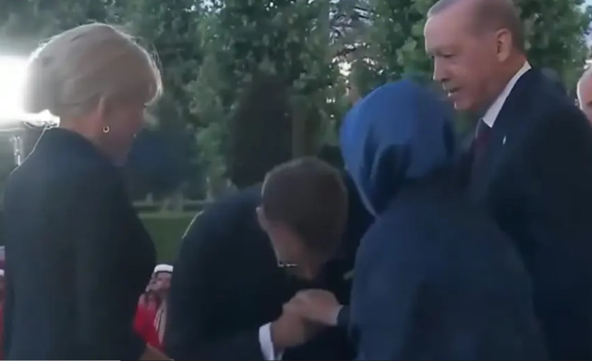Neprijatna scena na Samitu NATO u Ankari: Svi pričaju o susretu Makrona i Emine Erdogan