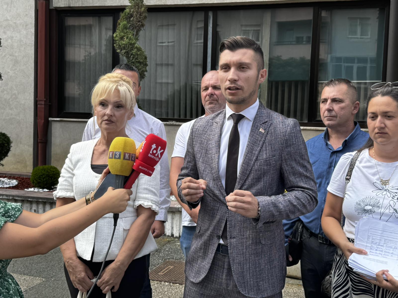 Zoran Adžić upao na pres Bojanu Kresojeviću pa pobjegao! (FOTO, VIDEO)
