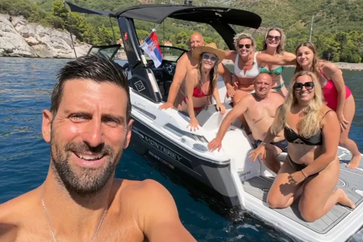 Novak Đoković zaustavio brod, uzeo telefon i oduševio fanove (VIDEO)