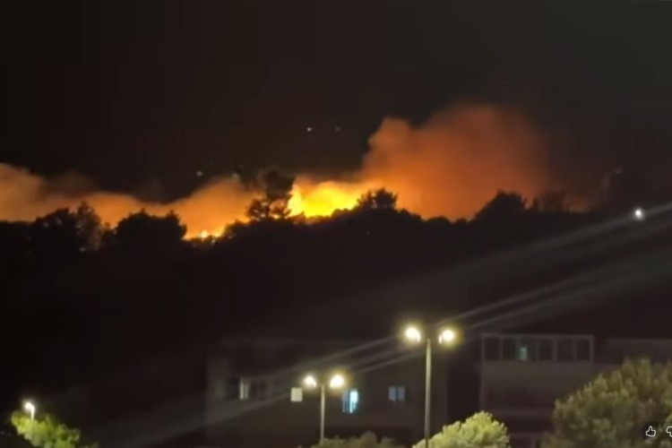 Htio da proslavi povratak šefice iz bolnice pa vatrometom izazvao požar