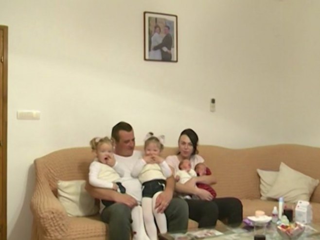 Sandra i Milijan Mijanović iz dva pokušaja postali ponosni roditelji četvoro mališana