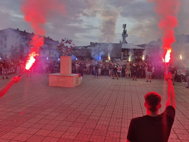 Par hiljada građana odalo počast generalu Mladiću
