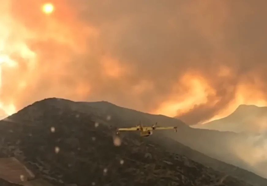 Dirljiv prizor iz Omiša: Unuk u građevinskim kolicima EVAKUISAO BAKU pred vatrenom stihijom (VIDEO)