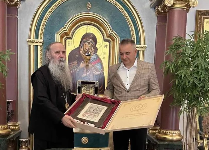 Savo Minić sa mitropolitom Fotijem u Bijeljini
