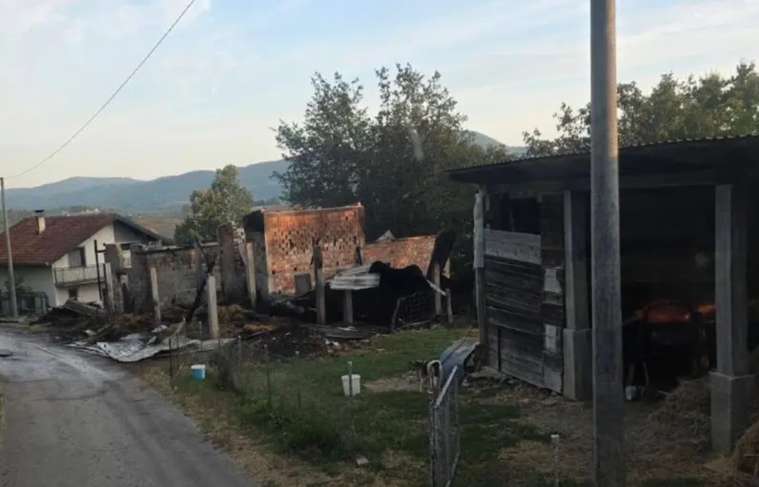 Pijan namjerno zapalio štalu u Kotor Varošu: Izgorjelo 38 grla stoke, pričinjena šteta od 50.000KM